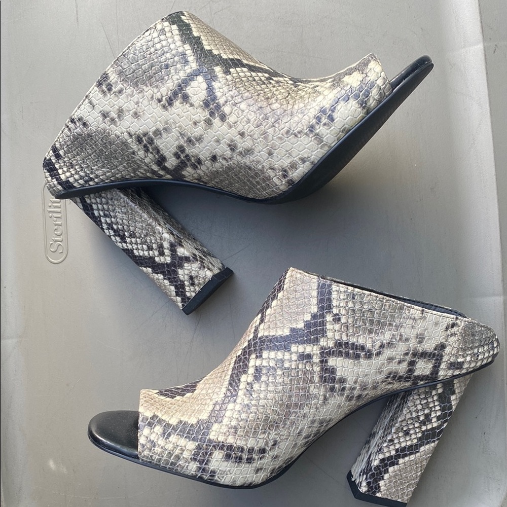 Snakeskin Patterned Women's Mules